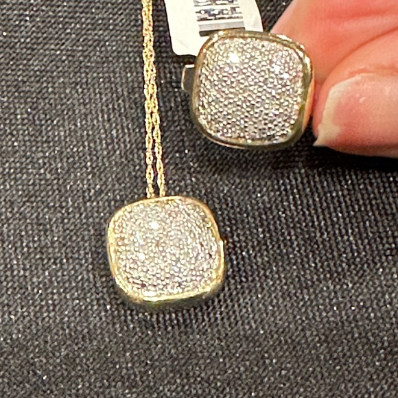 New 18k & Silver Diamond Cluster Pendant - Picture 11 of 12